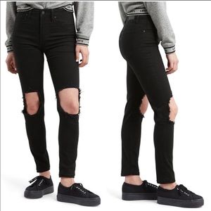 Levi’s jeans 721 High Rise Skinny distressed jeans!